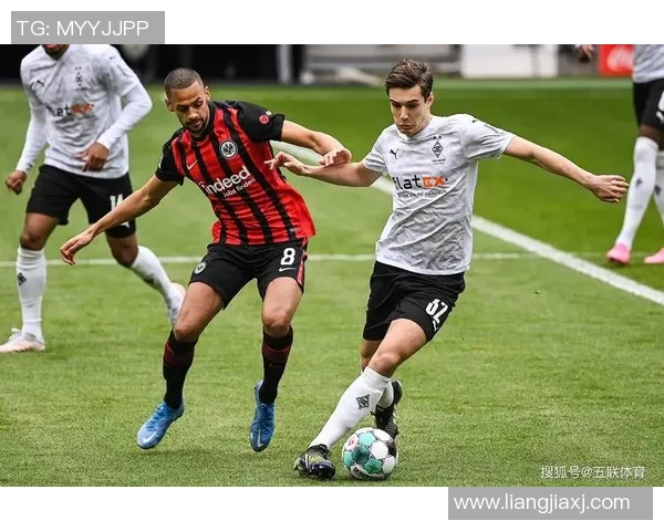 足球巨星与男团跨界对决 球场与舞台的激情碰撞